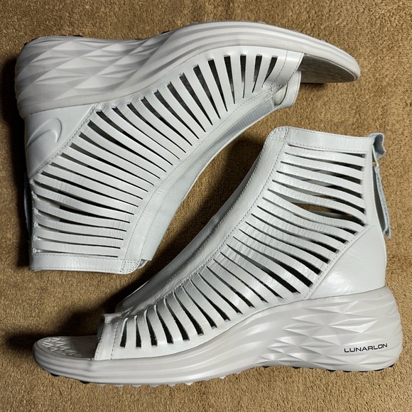 Nike Wedge Sandals - Picture 3 of 7